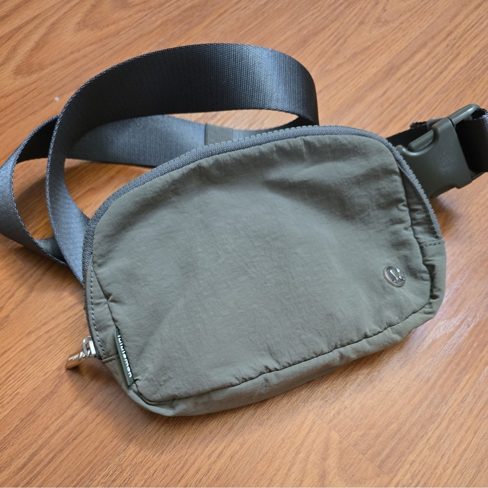 Lululemon Everywhere Belt 1L Crossbody Bag Adjustable Fanny Pack Muted Olive